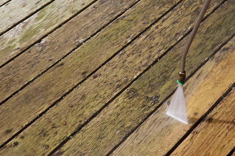 How to Pressure Wash your Deck - Econo Decks - Decks and Fence Services Calgary - Featured Image